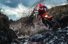 JRS低调看球-世俱杯球鞋穿着舒适度评估方法及用户反馈